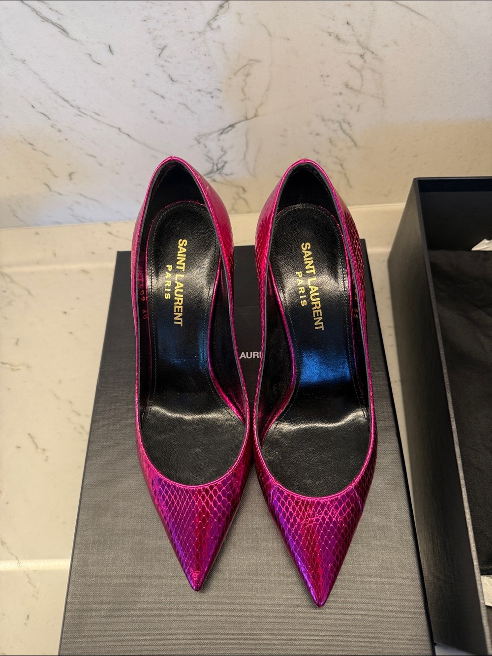 SAINT LAURENT / YSL METAL FUSCHIA SNAKE EMBOSSED LEATHER PUMPZOE 85MM SIZE 35/5